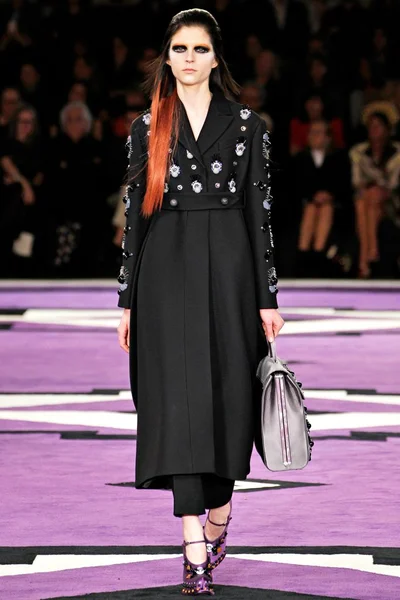 Look 27